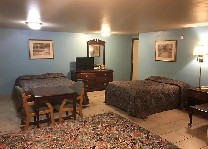 Hwy Express Inn & Suites