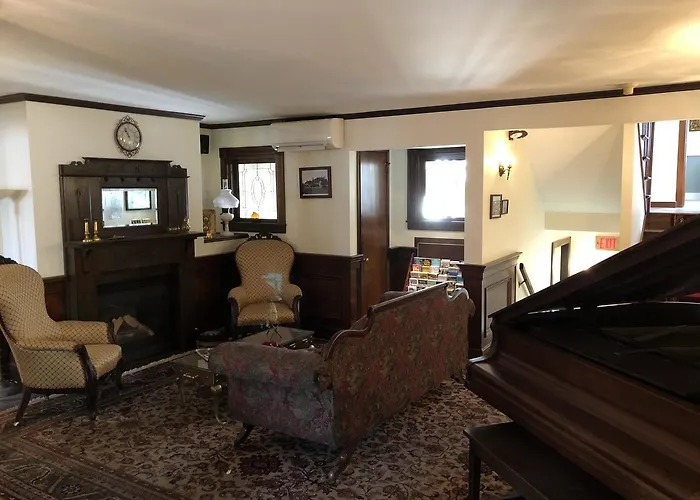 Ivy Manor Inn Village Center