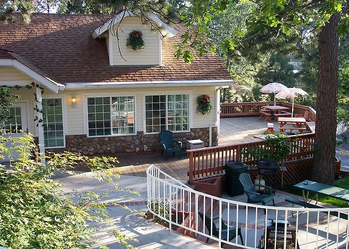 Giant Oaks Lodge