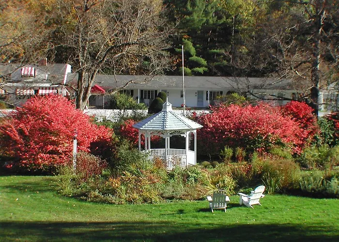The 1896 House Country Inn - Brookside & Pondside