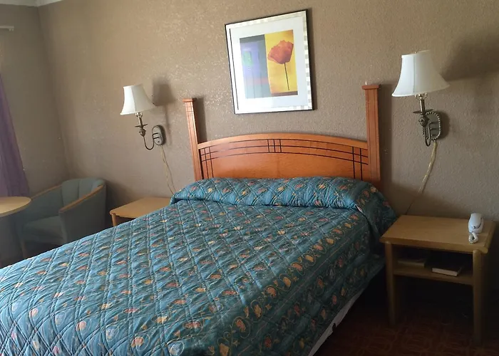 Lake Shore Motel