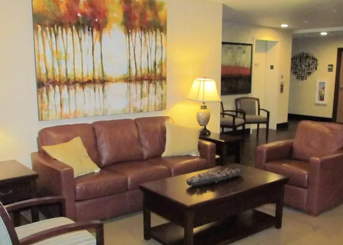 Oak Hill Inn & Suites