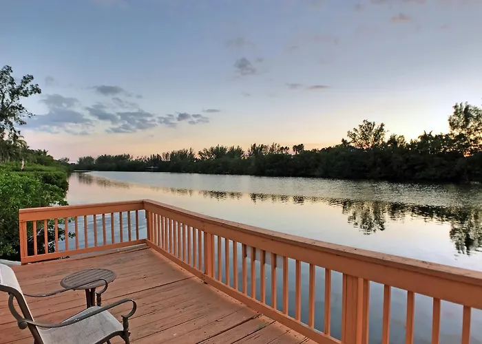 Lakeside Hidden Paradise Among Tropical Landscape W/ Heated Pool