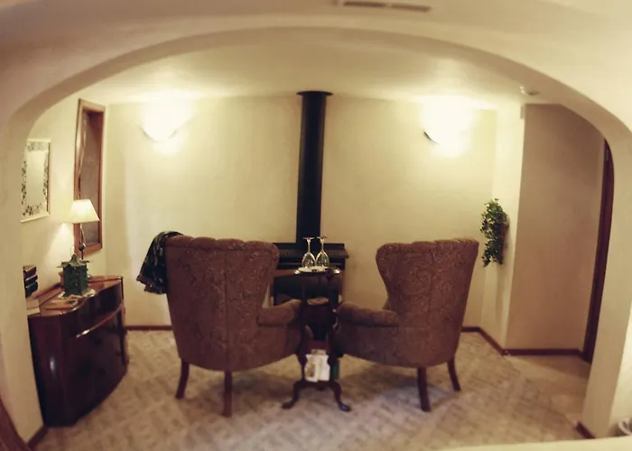 Avalon Luxury Bed & Breakfast Lodge