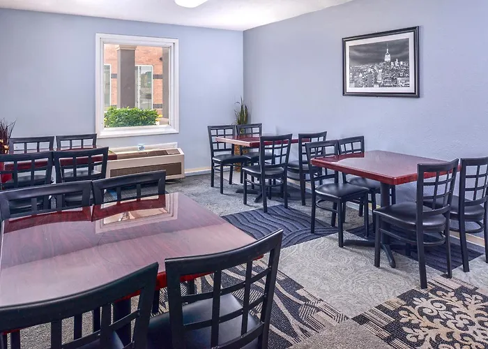 Country Garden & Suites-Benton
