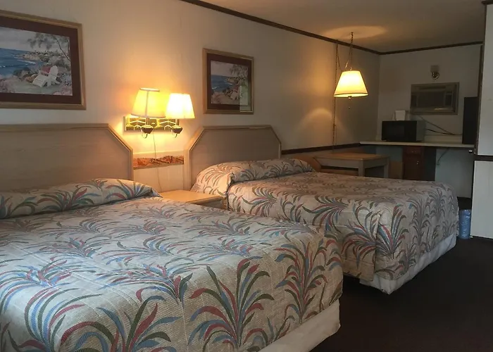 Twin Pine Motel