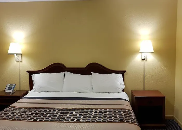 Utica Rest Inn