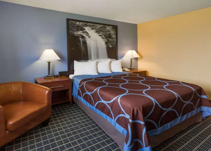 Super 8 By Wyndham Janesville
