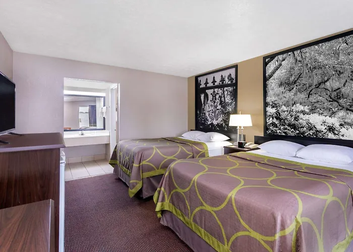 Super 8 By Wyndham Locust Grove