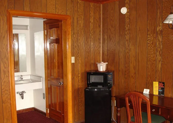 Washington & Lee Motel