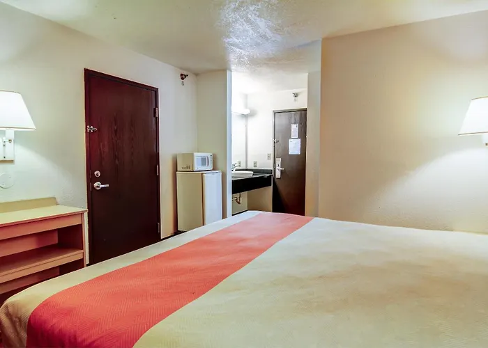 Motel 6-Columbia, Mo - East