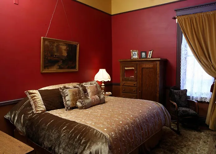 Martin & Mason Hotel