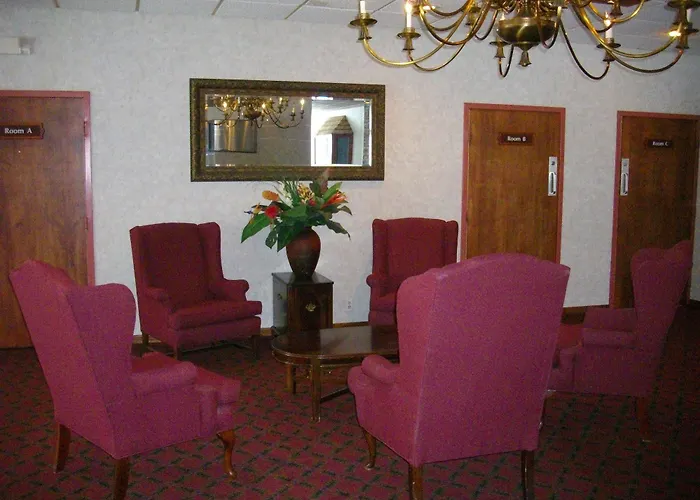 Macomb Inn