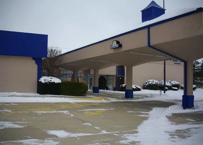 Macomb Inn