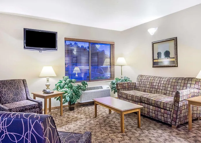 Super 8 By Wyndham Louisa