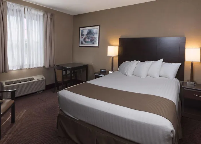 Moberly Inn & Suites