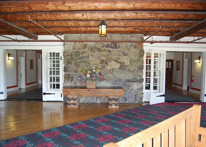 Glacier Park Lodge