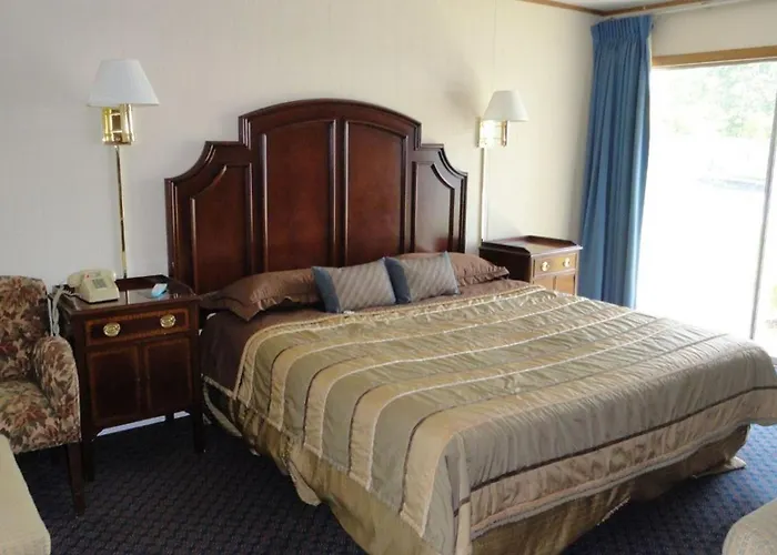 Harbor Base Inn