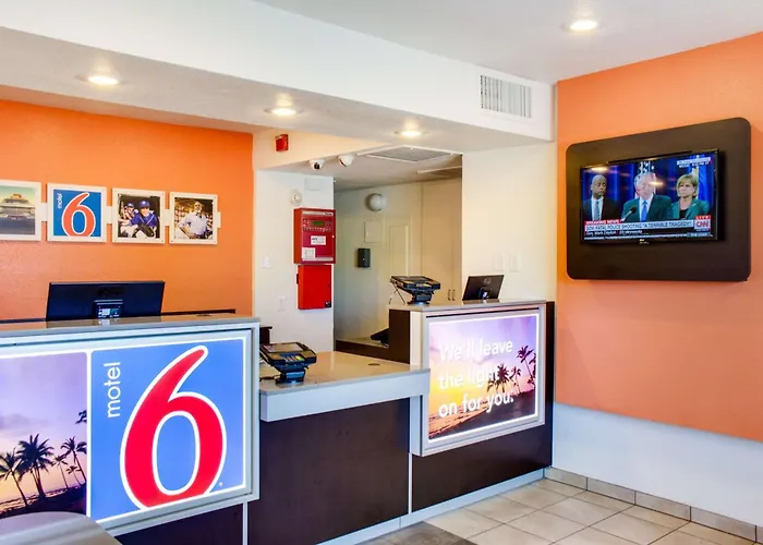 Motel 6-Bakersfield, CA - South