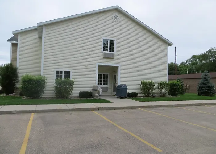 Cobblestone Inn & Suites - Brillion