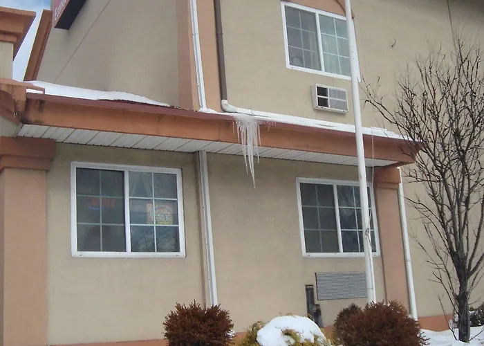 Super 8 By Wyndham Monticello Ny