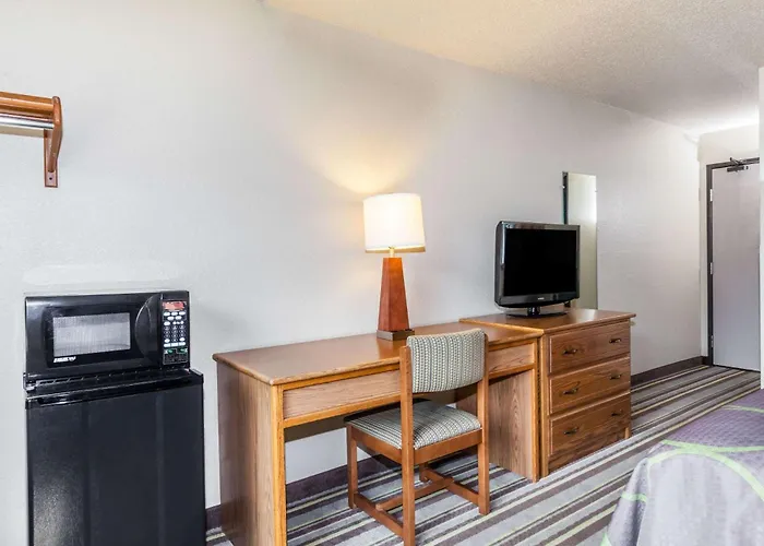 Super 8 By Wyndham Dunbar/Charleston Area