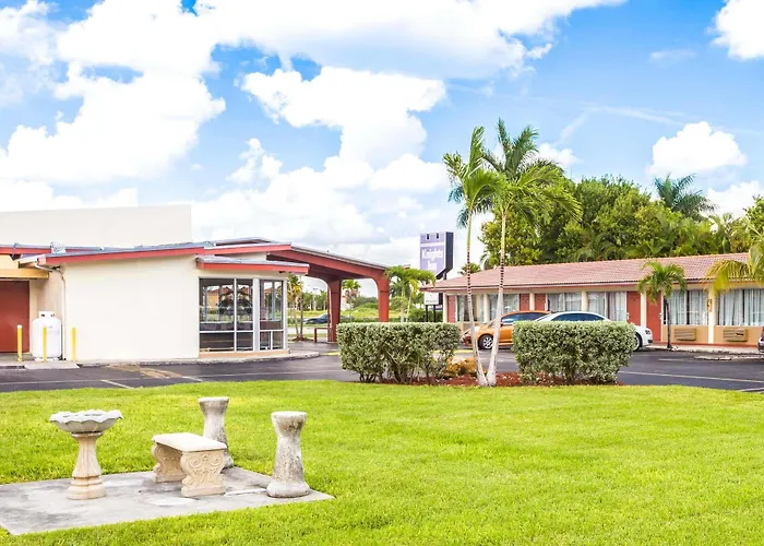 Econo Lodge Inn & Suites