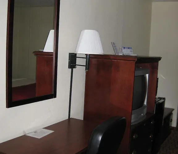 Days Inn By Wyndham Bloomington