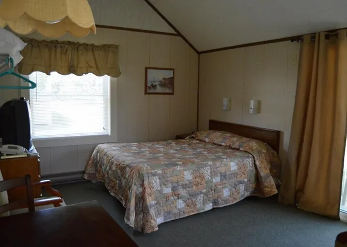 Kennebunk Gallery Motel And Cottages