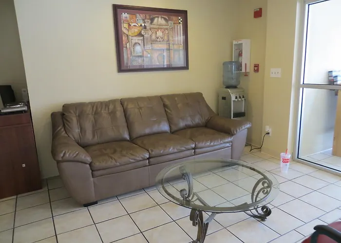 Travelstar Inn & Suites