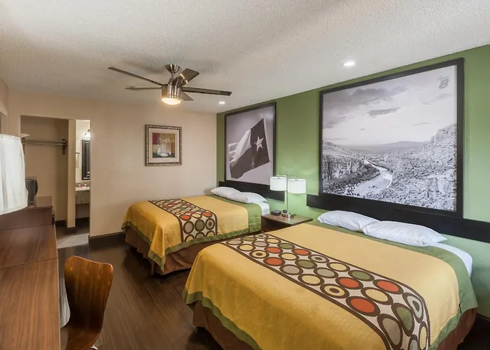 Super 8 By Wyndham Austin University/Downtown Area