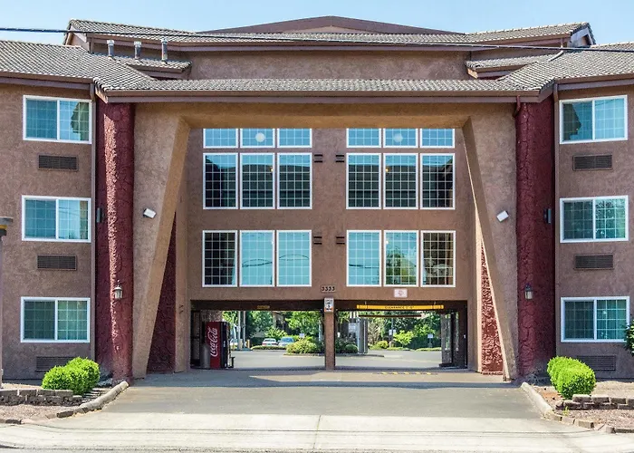 Aloha Inn & Suites