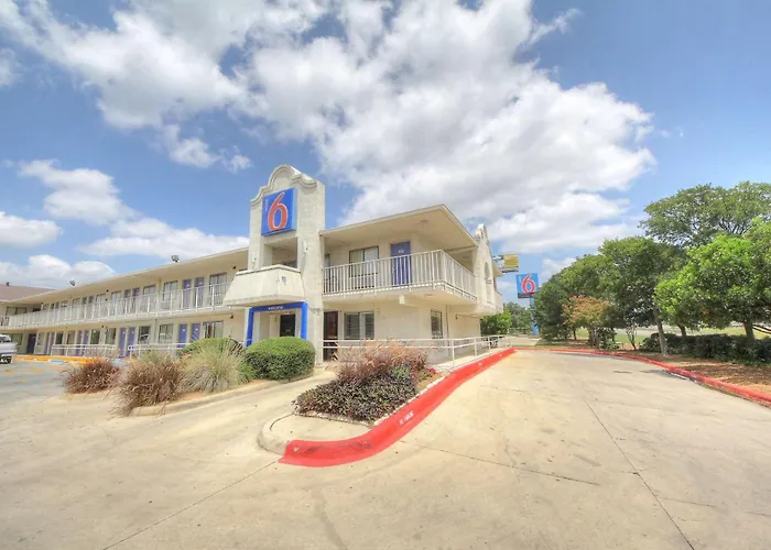 Motel 6 San Antonio, Tx Six Flags Fiesta Tx - La Cantera Area