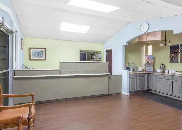 Lake View Inn & Suites