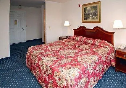 Econo Lodge Inn & Suites Shelburne