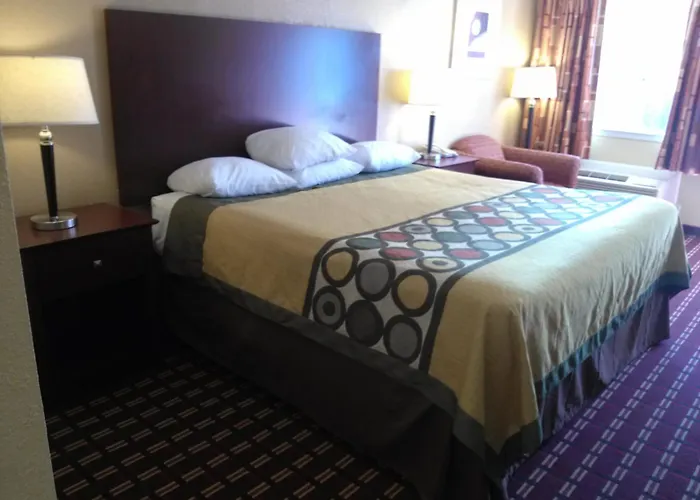 Super 8 By Wyndham Kerrville Tx