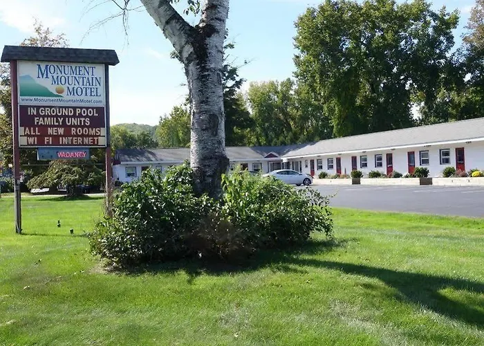 Monument Mountain Motel