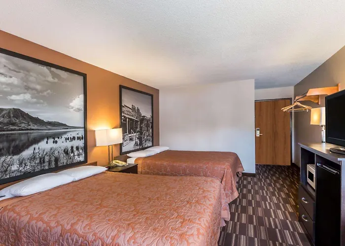Super 8 By Wyndham Madison