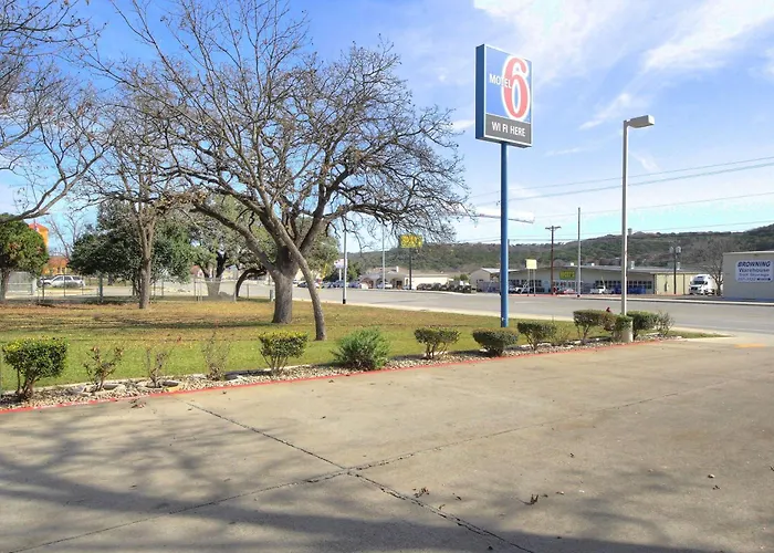 Motel 6-Kerrville, Tx