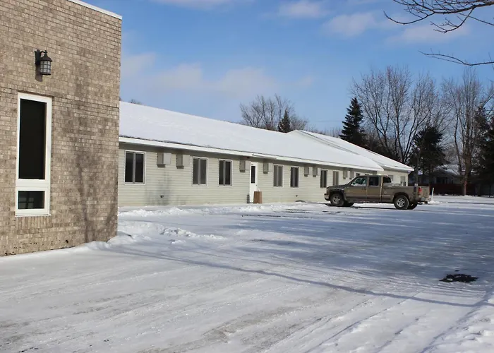 Woodland Inn & Suites