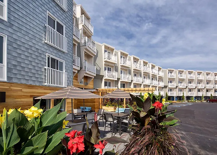 Rockland Harbor Hotel