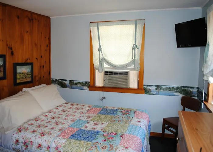 Rock Ledge Motel