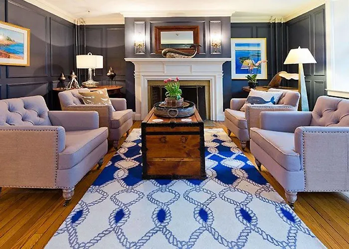 The Lindsey Hotel