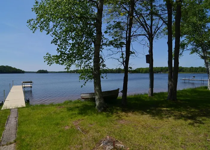 Lakeside Bills Bay Cabin