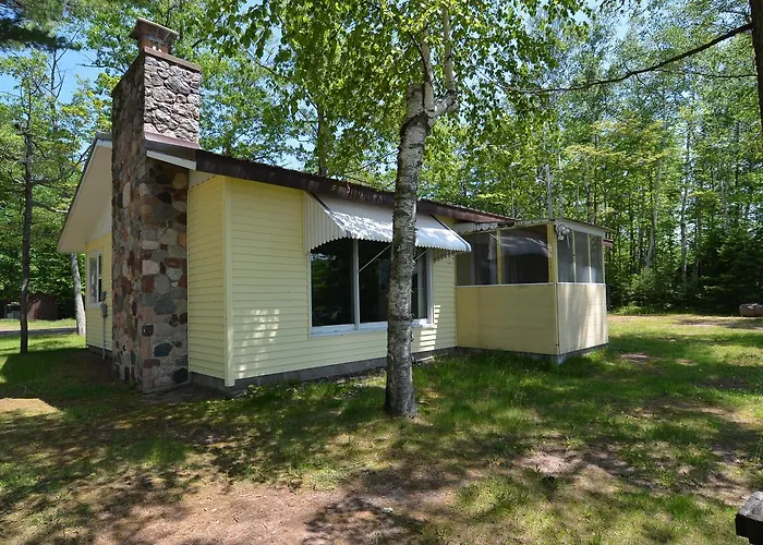 Lakeside Bills Bay Cabin