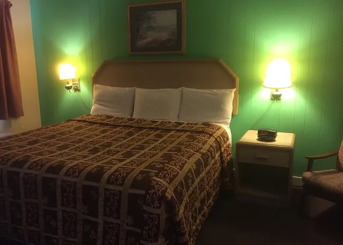 Twin Pine Motel