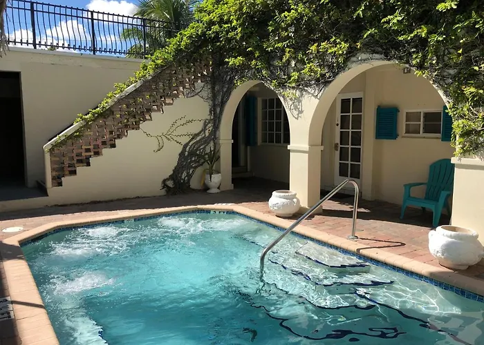 Courtyard Villa Hotel