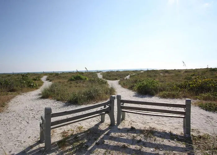 Tropical Winds Beachfront Motel And Cottages