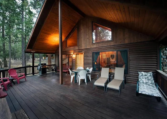 Wawona Cabin At The Redwoods In Yosemite