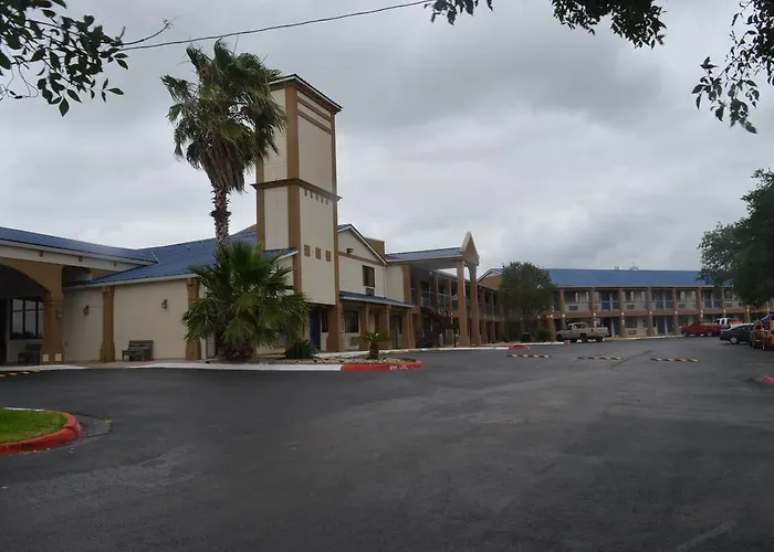 Summit Inn Hotel & Suites